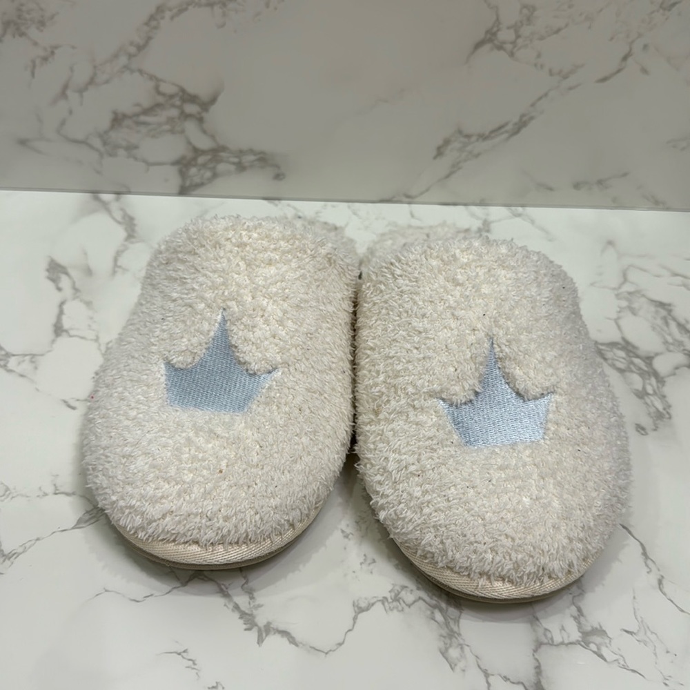 Barefoot dreams Disney slippers size women’s small